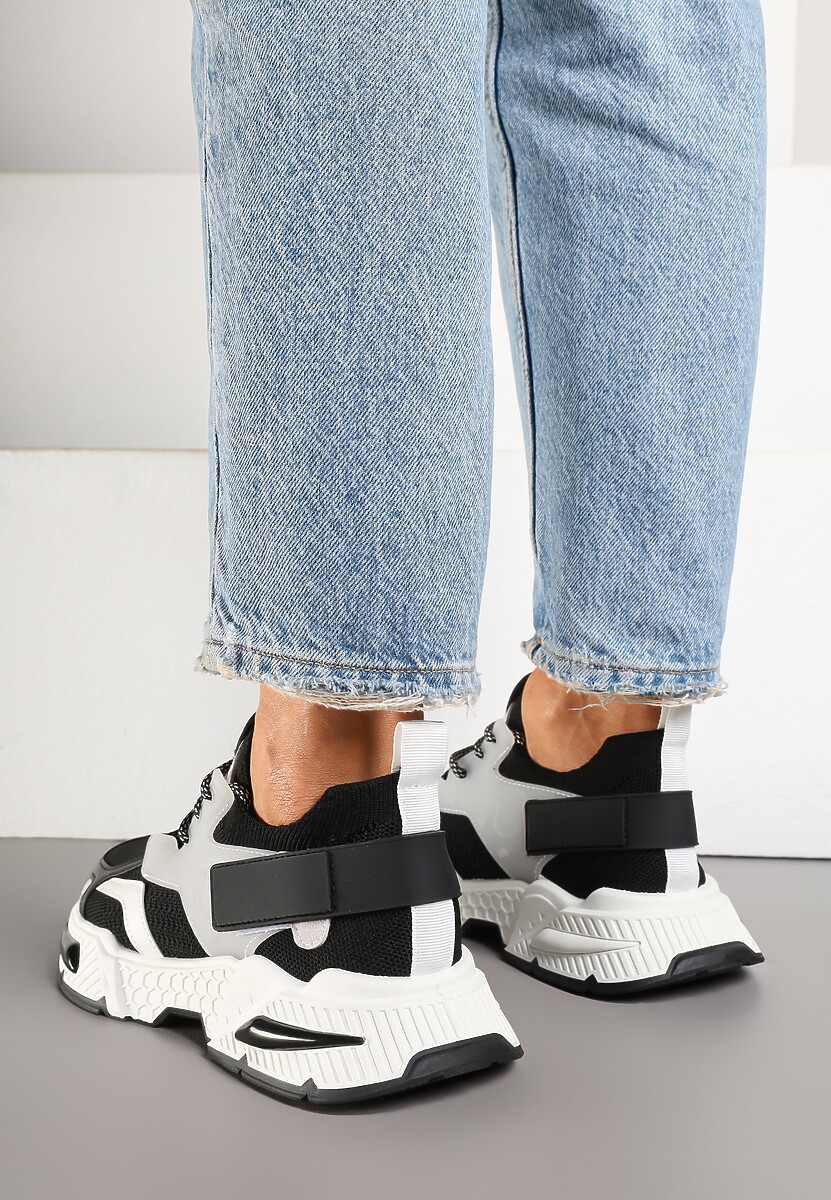 Czarne Sneakersy w Streetwearowym Stylu z Ozdobnym Rzepem Akkaria