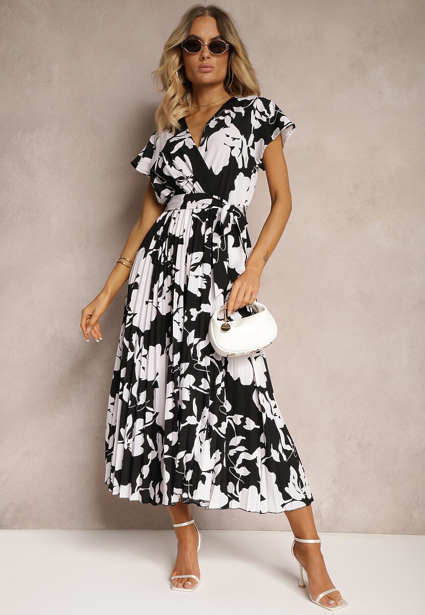 Czarno-Biała Kopertowa Plisowana Sukienka Koktajlowa z Gumką i Paskiem w Talii Benelsea