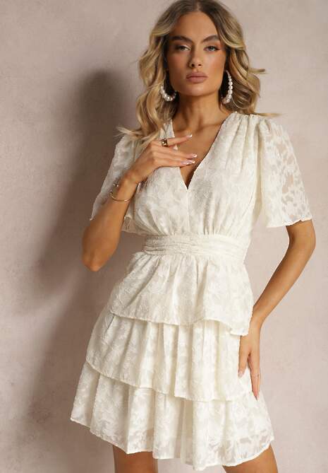 Jasnobeżowa Sukienka o Rozkloszowanym Kroju z Dekoltem w Serek i Falbankami Drapia