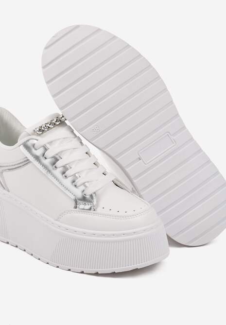 Białe Sneakersy na Platformie Ozdobione Przeszyciami Tatoretia