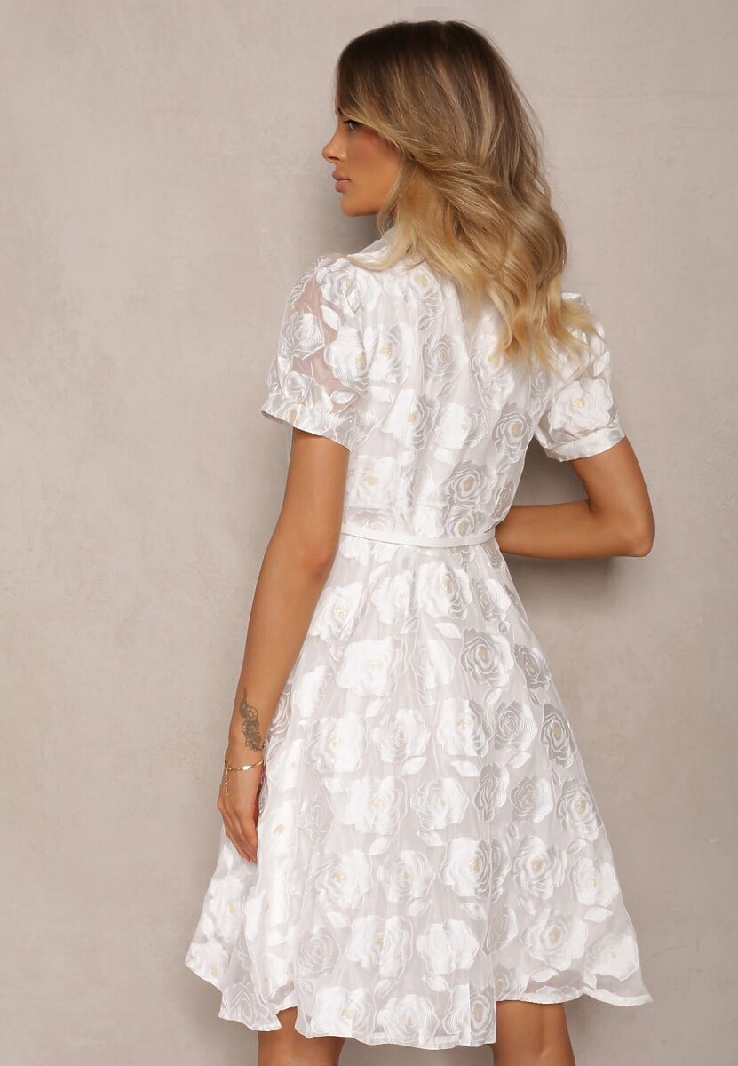 Biała Koktajlowa Taliowana Sukienka o Kroju Koszulowym Ozdobiona Paskiem z Perełką Vimalette