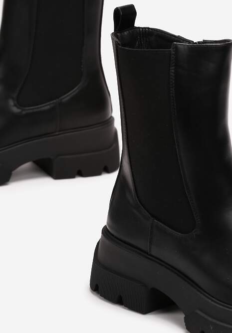 Czarne Botki z Elastyczną Wstawką na Cholewce i Tłoczeniu na Platformie Kisoma