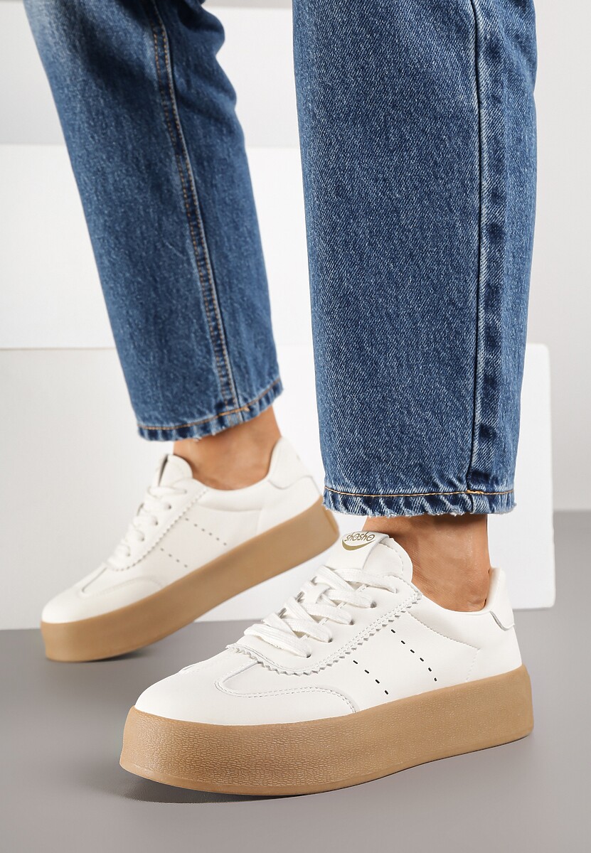 Beżowe Sneakersy na Platformie Ozdobione Perforacją Haladina