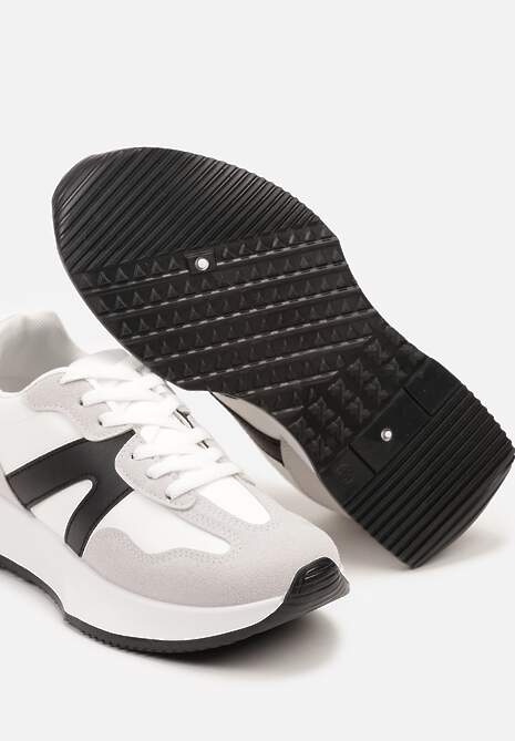 Białe Sneakersy na Płaskiej Podeszwie z Geometryczną Wstawką Sewla