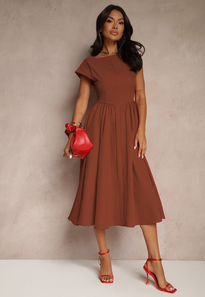 Czerwona Sukienka Vices o Rozkloszowanym Kroju z Dekoltem w Kształcie Łódki Milioria