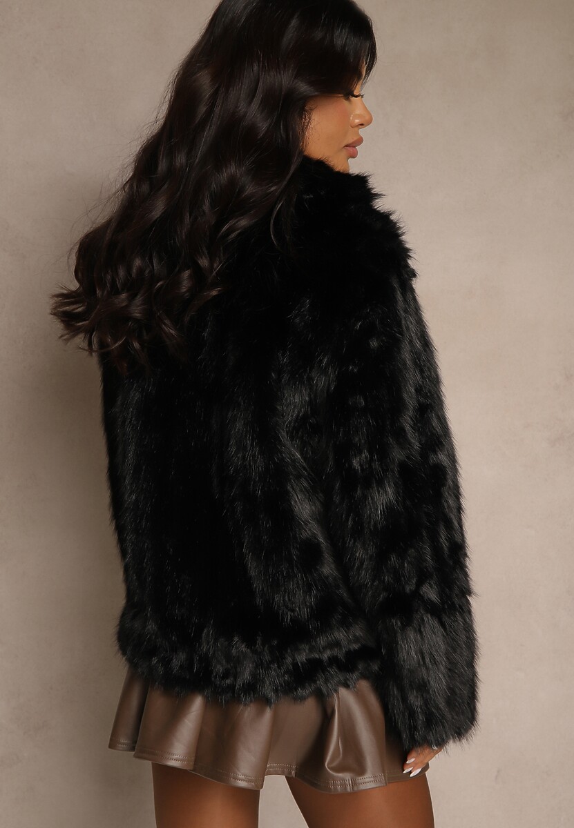 Czarna Krótka Kurtka Futerko o Jednorzędowym Kroju z Kołnierzem Alindrie