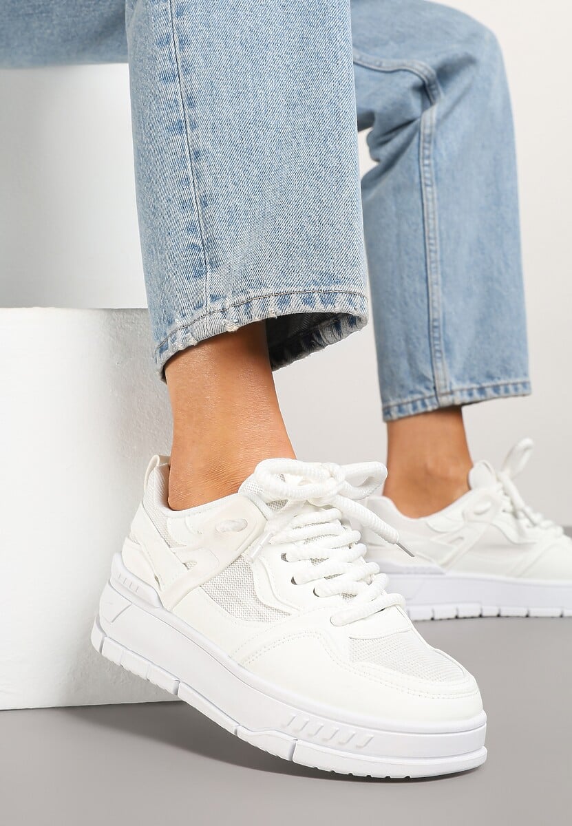Białe Sneakersy Streetwearowe na Niskiej Platformie Veniffia
