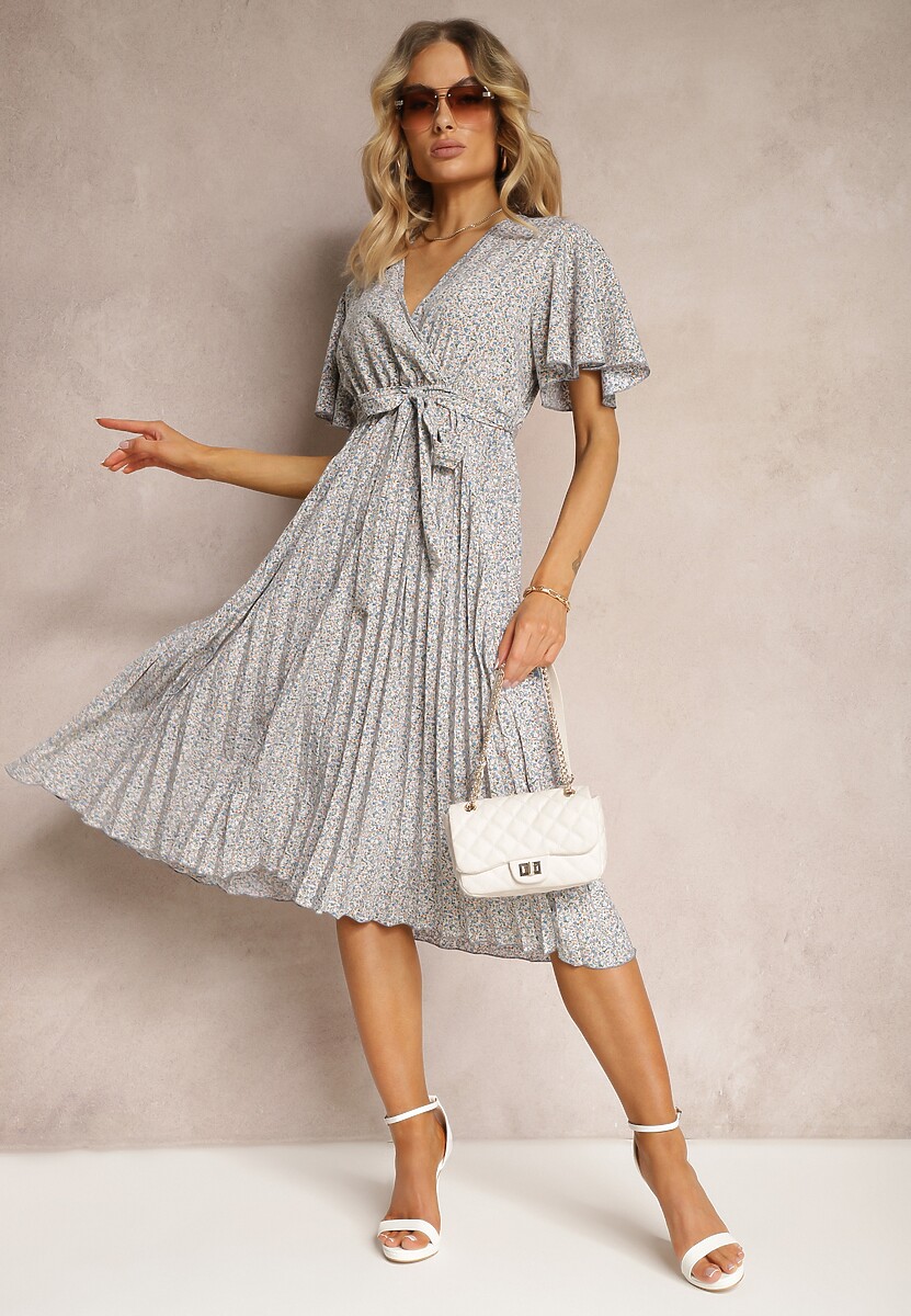 Niebiesko-Beżowa Sukienka o Rozkloszowanym Kroju z Gumką w Talii i Kopertowym Dekoltem z Materiałowym Paskiem Qrissa