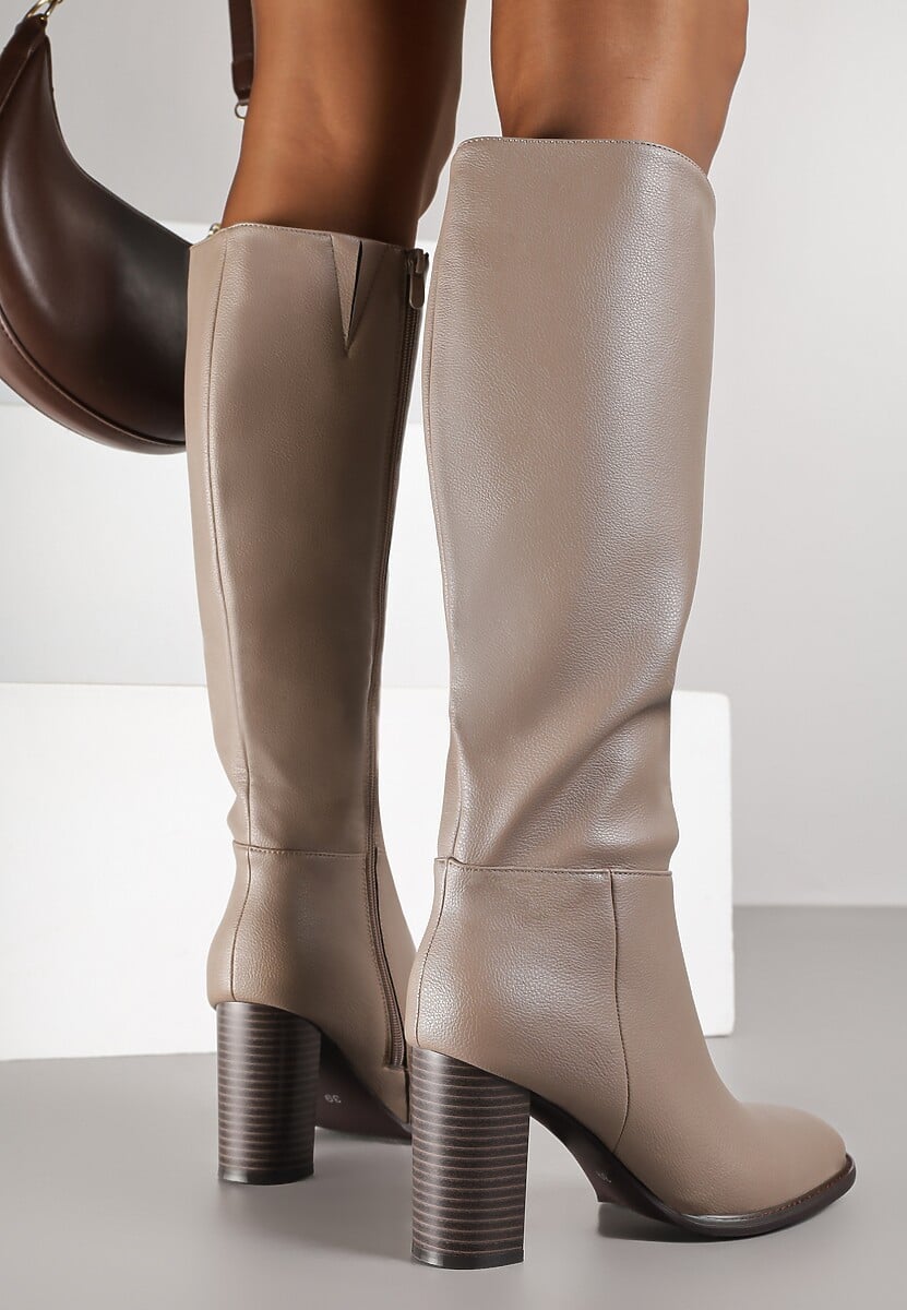 Ciemnobeżowe Kozaki na Słupku z Lekkim Ociepleniem Hanissa