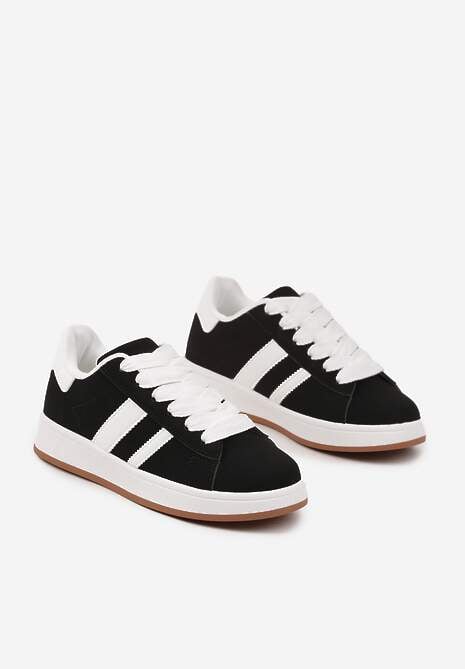 Czarno-Białe Sneakersy na Niskiej Platformie z Naszywkami Flordexia