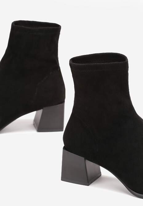 Czarne Botki na Słupku z Kwadratowym Noskiem Jozelinetta