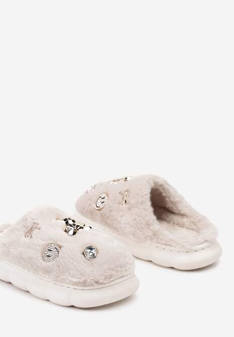 Beżowe Kapcie na Płaskiej Podeszwie z Metalicznymi Aplikacjami i Futerkiem Nirissa