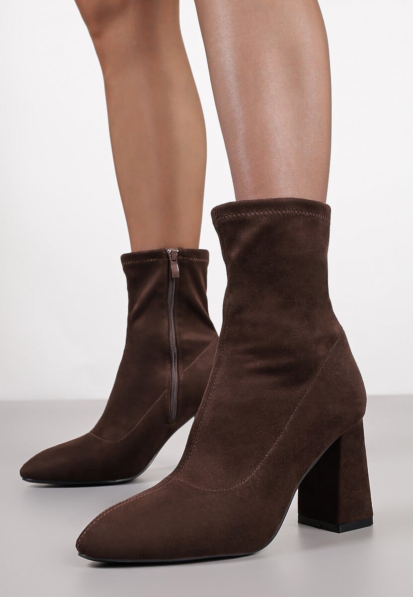 Ciemnobrązowe Botki Vices z Imitacji Zamszu na Słupkowym Obcasie z Przylegającą Cholewką Morenne