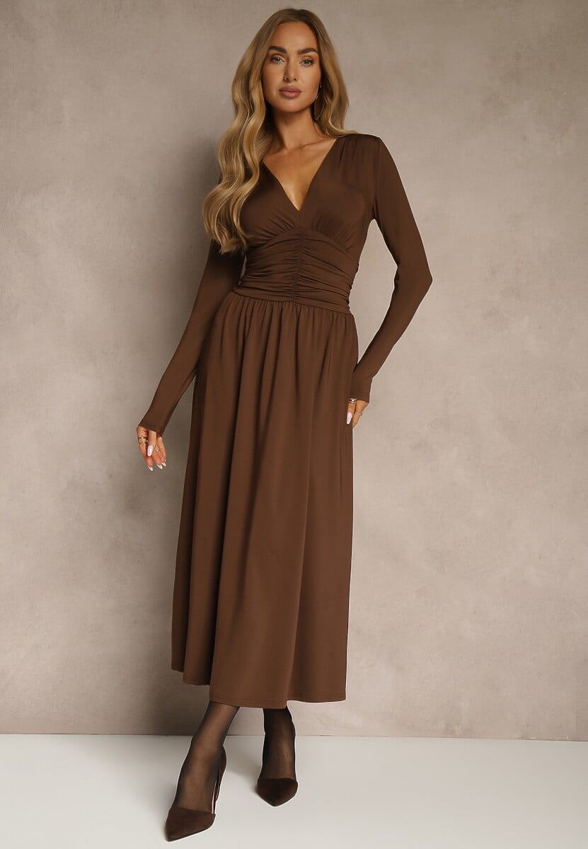 Brązowa Taliowana Sukienka Longsleeve z Wiskozą z Marszczeniem i Dekoltem V Elirie