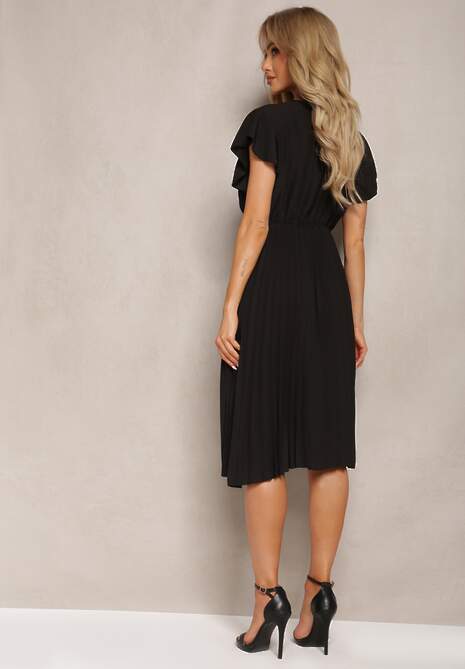 Czarna Midi Sukienka o Rozkloszowanym Fasonie z Kopertowym Dekoltem i Plisami Axanntia