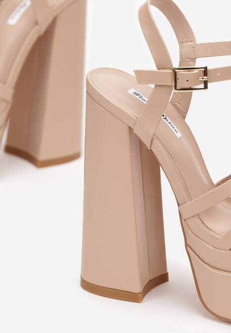 Beżowe Sandały na Wysokim Słupku i Platformie z Kwadratowym Noskiem i Sprzączką Lakota