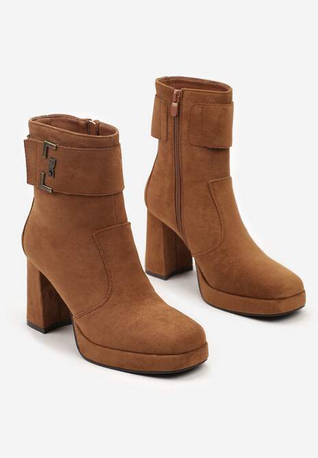 Jasnobrązowe Botki na Słupku z Geometryczną Aplikacją i Paskiem Lemiena