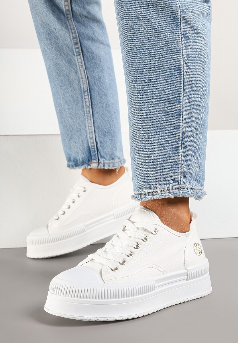 Białe Trampki na Platformie z Metaliczną Ozdobą Afleeria