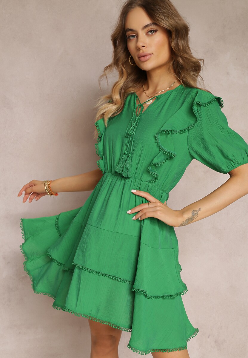 Zielona Sukienka Mini z Gumką w Pasie i Falbankami Makenza