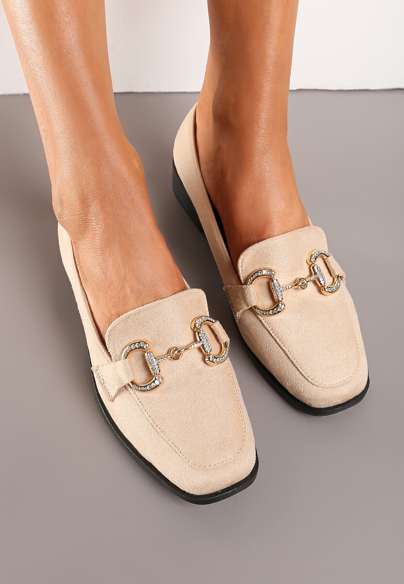 Beżowe Casualowe Mokasyny na Płaskiej Podeszwie Ozdobione Klamrą i Cyrkoniami Pioleta