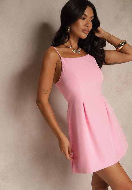 Różowa Rozkloszowana Sukienka Vices na Ramiączkach z Ozdobnymi Zakładkami Milanelis