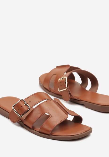 Brązowe Klapki Ozdobione Klamrą i Wycięciami Lenilea