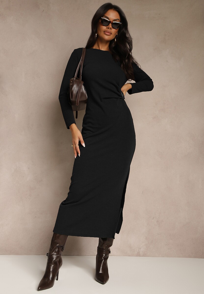 Czarna Sukienka z Wiskozą Typu Bodycon Ozdobiona z Boku Aplikacją Tizarria