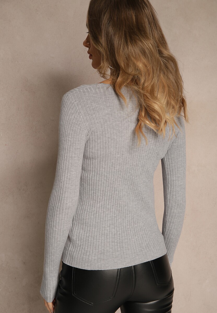 Szary Sweter z Dzianiny w Prążki z Dekoltem w Serek i Aplikacjami Rallenia