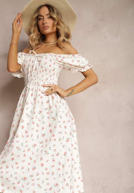 Biało-Różowa Kwiecista Sukienka Hiszpanka z Marszczonym Dekoltem i Falbanką Claperia