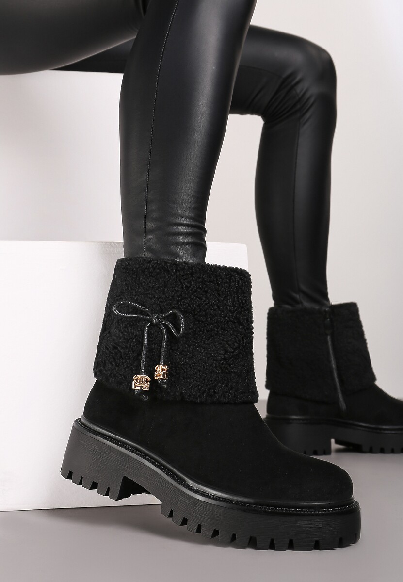 Czarne Futerkowe Botki na Grubej Podeszwie z Cholewką Imitującą Nogawkę z Kokardką Neralima