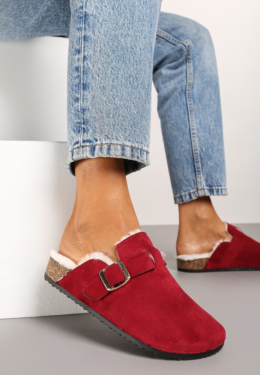 Bordowo-Czerwone Kapcie na Płaskiej Podeszwie Ozdobione  Paskiem z Klamrą Ninnithra