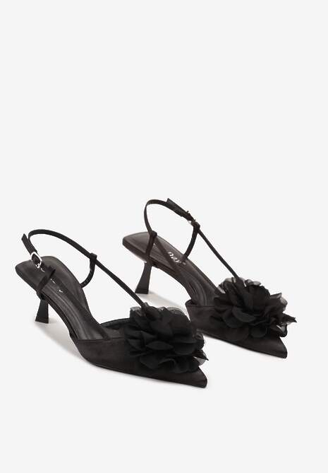Czarne Sandały Kaczuszki Ozdobione Kwiatową Aplikacją 3D Yarivia