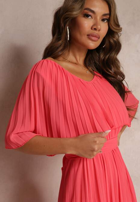 Różowa Plisowana Sukienka z Gumką w Pasie z Falbaną Przy Dekolcie Drenia