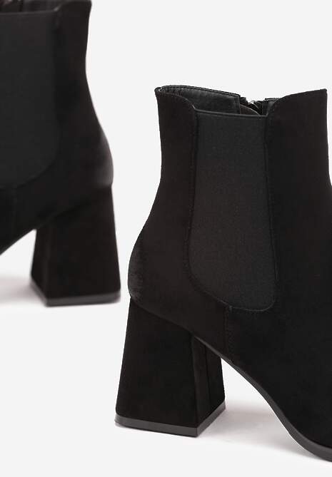 Czarne Botki na Słupku z Kwadratowym Noskiem Conneka