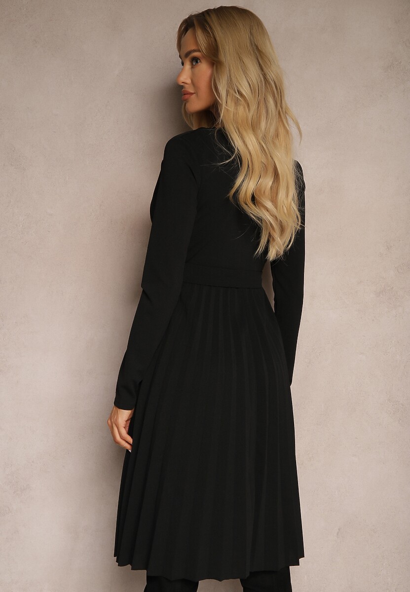 Czarna Plisowana Midi Sukienka z Kopertowym Dekoltem i Paskiem Materiałowym w Talii Keviana