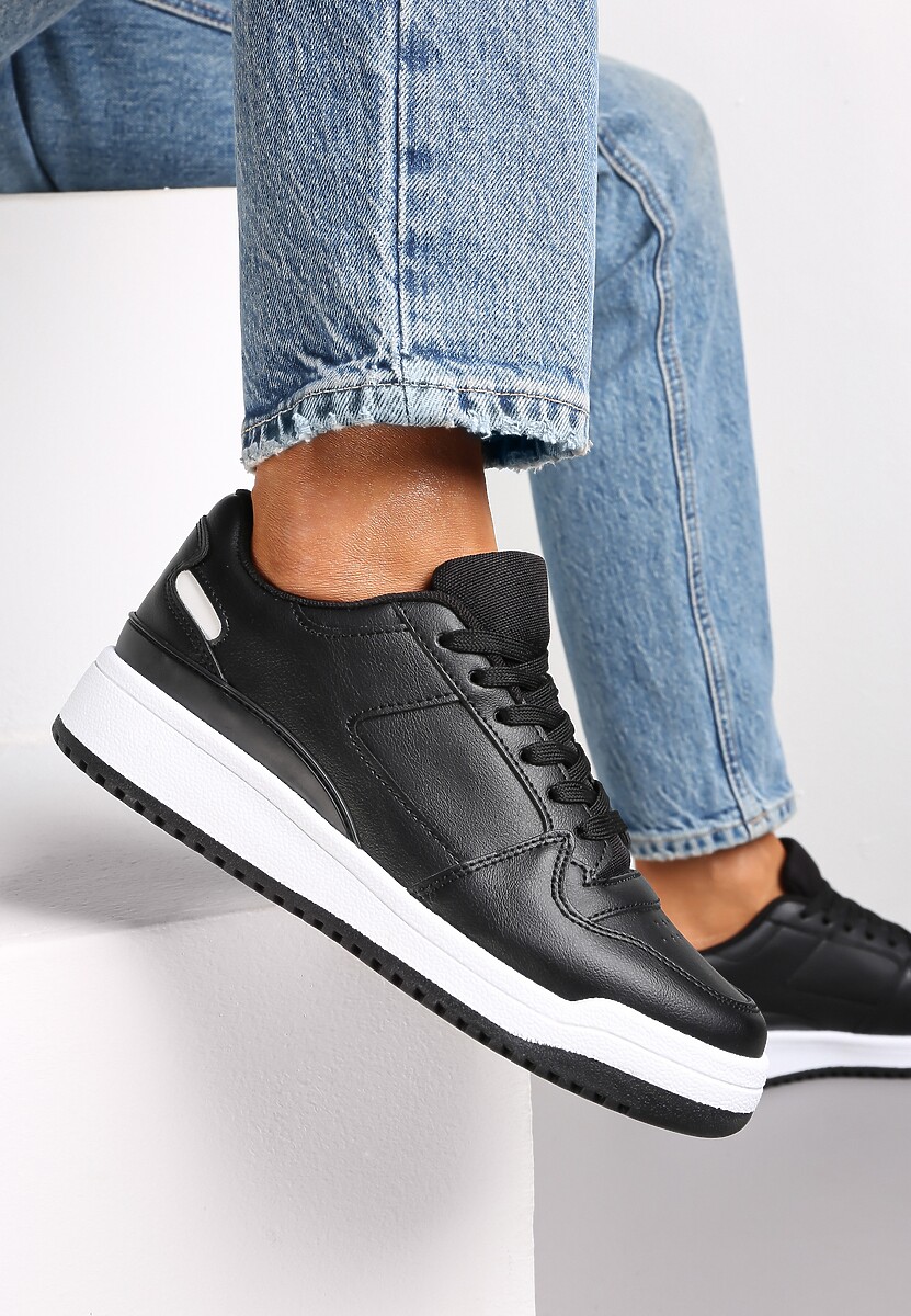 Czarne Sneakersy z Perforacją na Nosku i Wstawkami na Zapiętku Favisi