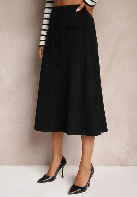 Czarna Spódnica o Trapezowym Kształcie Wykończona Kieszeniami i Guzikami Velanira