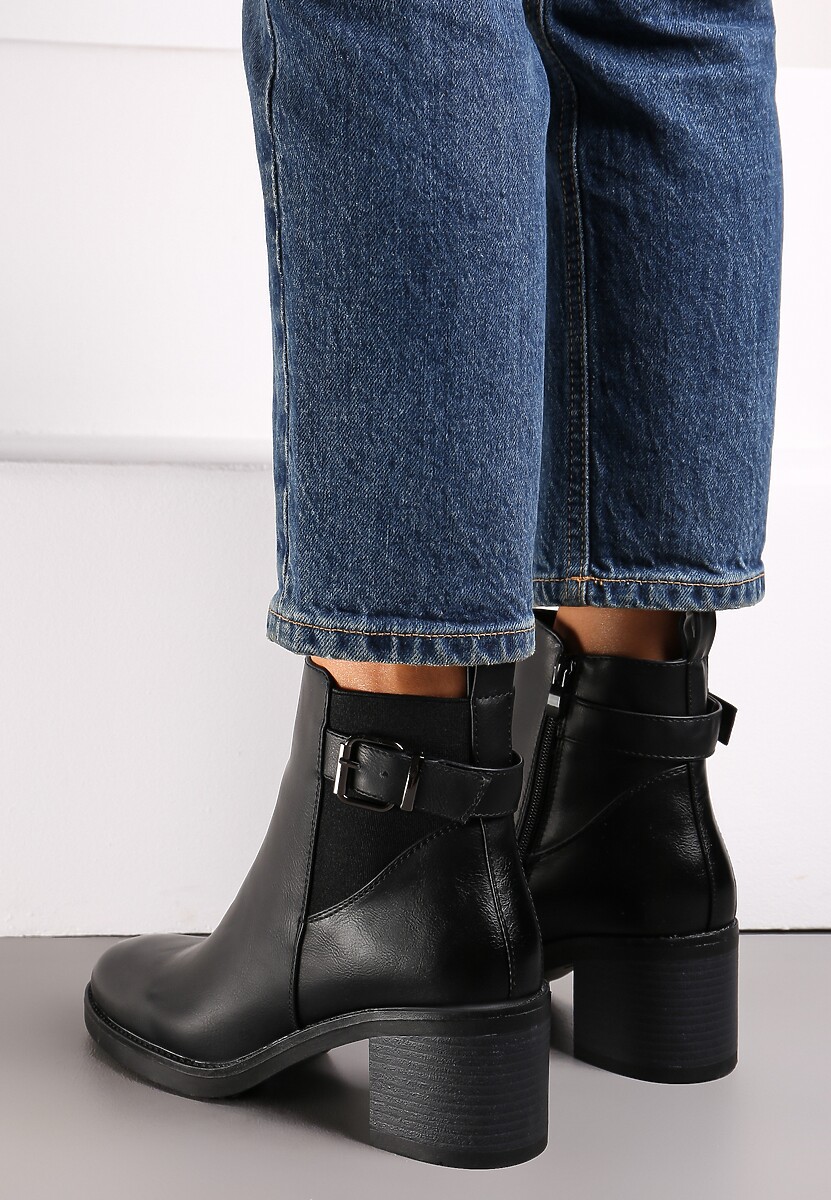 Czarne Botki na Słupku z Paskiem i Ozdobną Klamerką Xaline