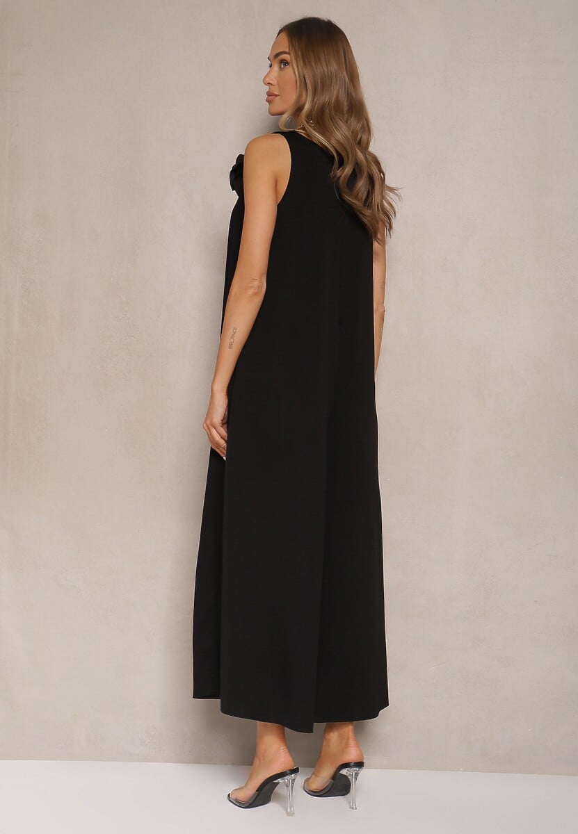 Czarny Kombinezon z Wiskozą Ozdobiona Kwiatem Broszką 3D Solio