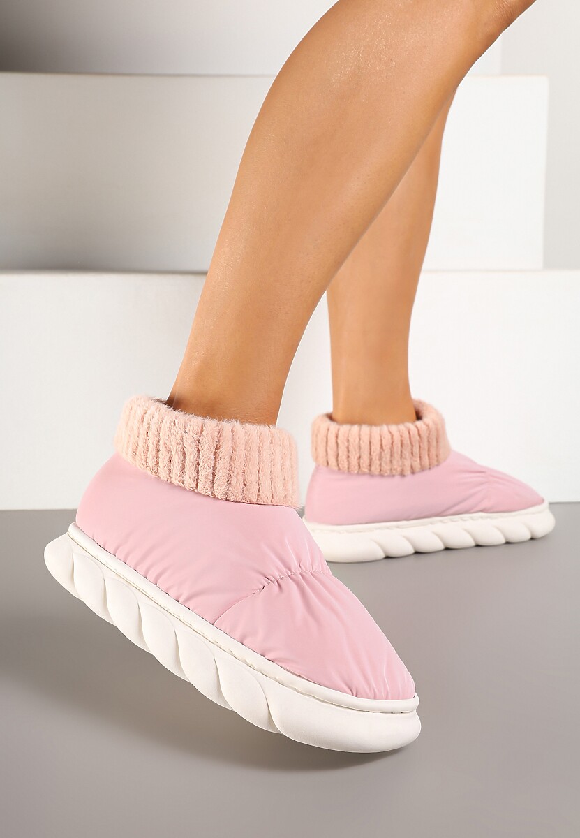 Jasnoniebieskie Kapcie Vices na Piankowej Podeszwie z Pikowaną Cholewką Velavina