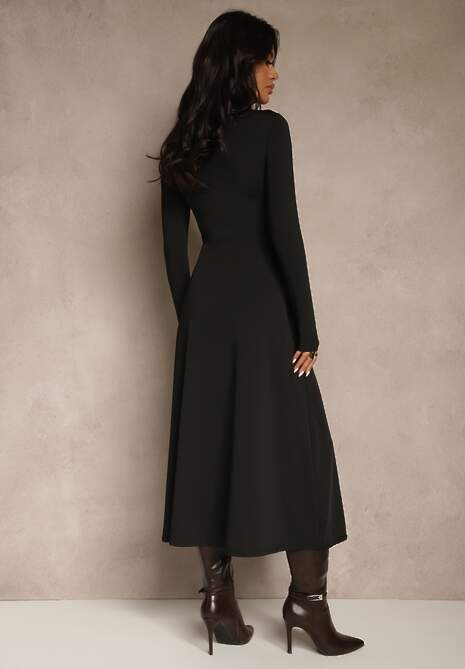 Czarna Taliowana Sukienka z Rozcięciem na Boku i Półgolfem Saimara