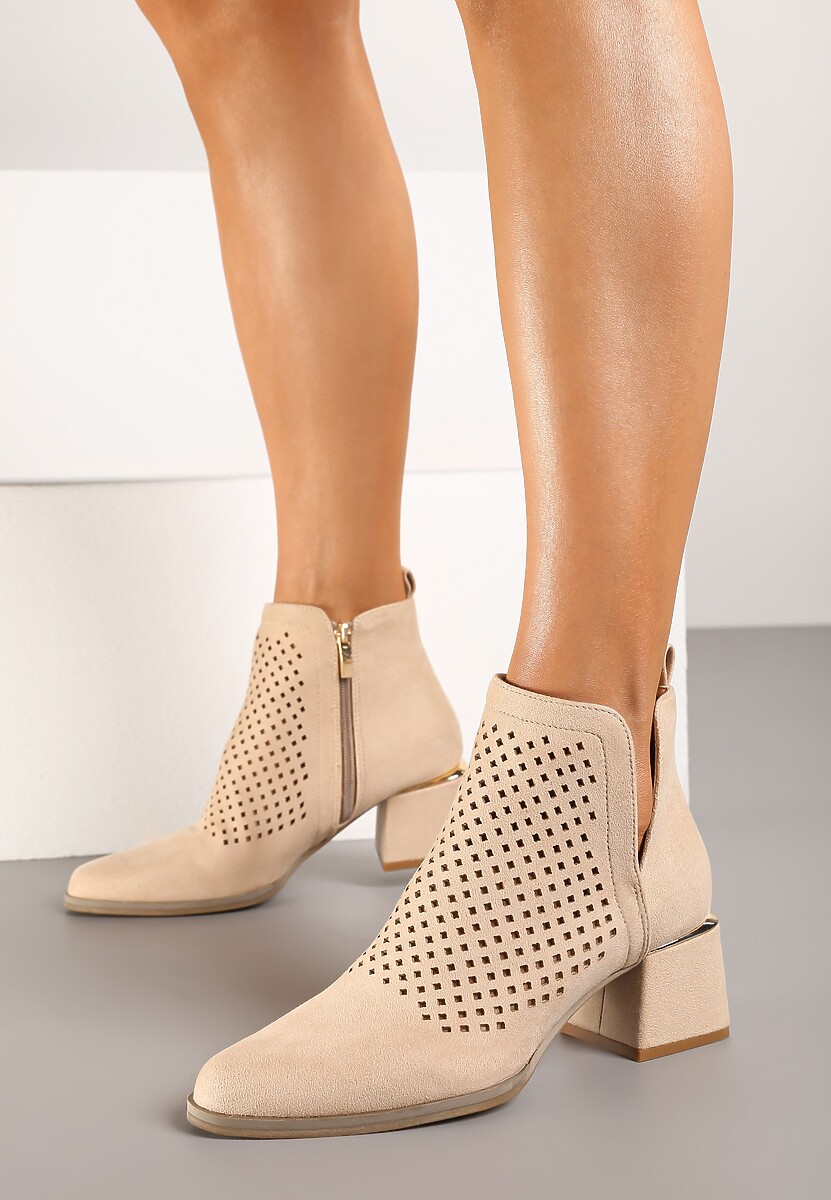 Ciemnobeżowe Botki Vices z Ekozamszu z Ozdobnymi Wycięciami na Słupku z Metalicznym Detalem Naetha