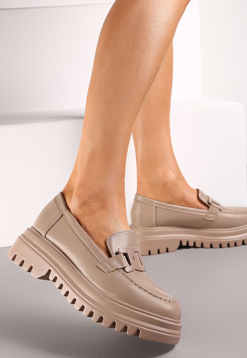 Ciemnobeżowe Mokasyny na Grubej Podeszwie z Dekoracyjną Klamerką Kyonna