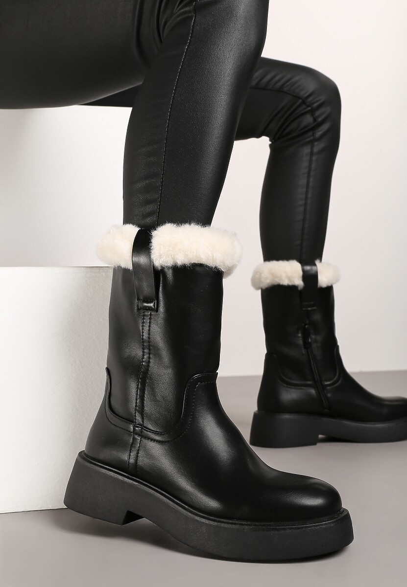 Czarne Botki na Płaskiej Podeszwie z Futerkiem na Cholewce Izafrina