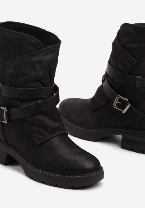 Czarne Botki z Nieregularną Cholewką Zdobioną Paskami i Sprzączkami Zinbelle