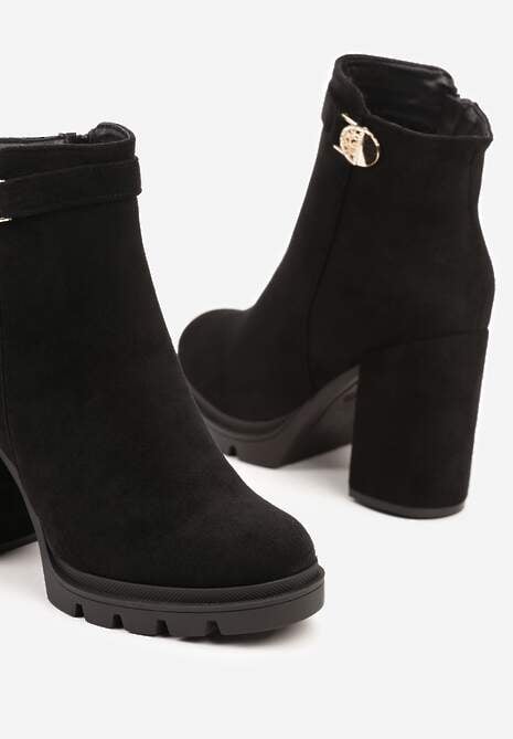 Czarne Botki Sztyblety na Słupku Ozdobione Metaliczną Wstawką Naviraena