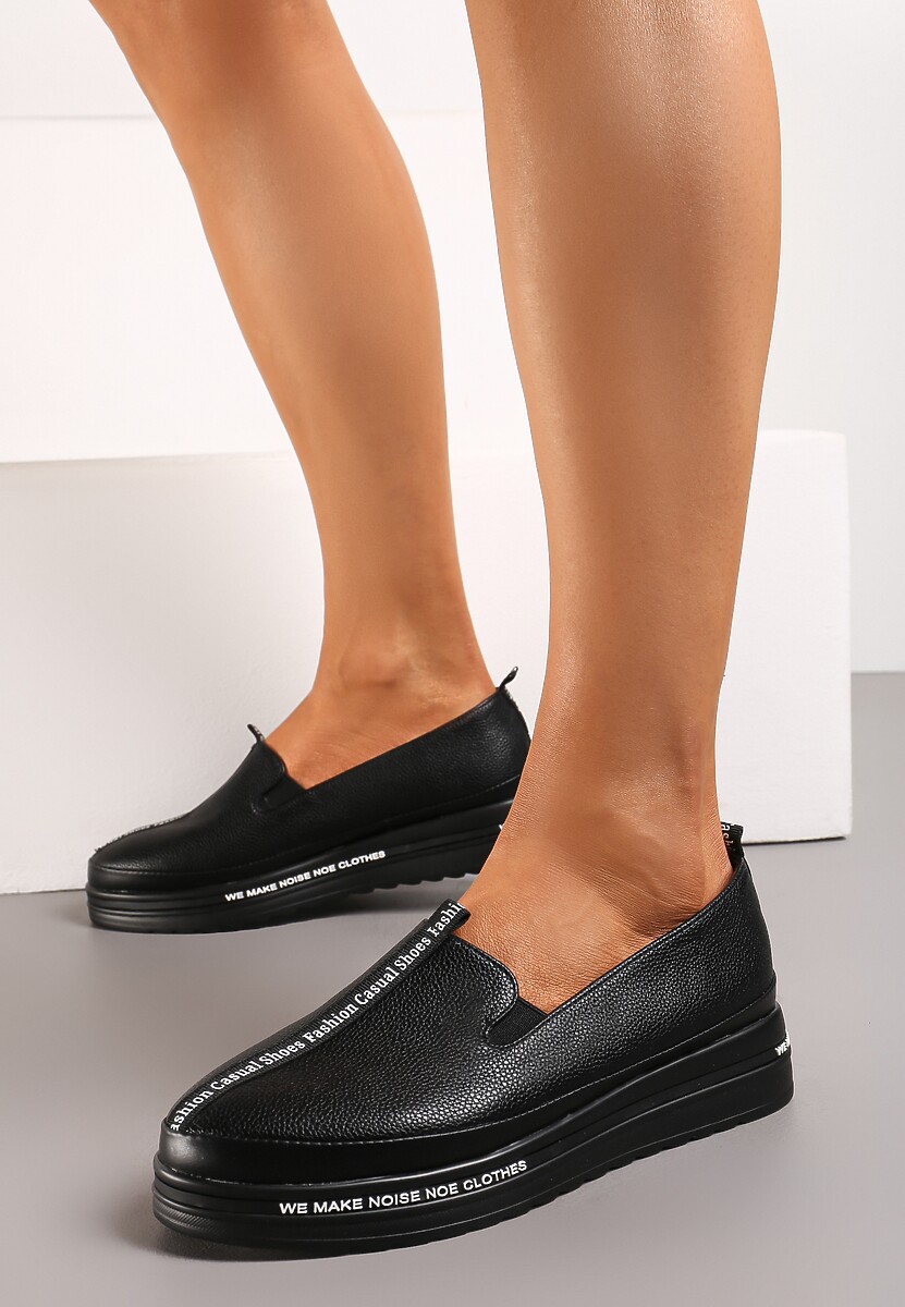 Czarne Półbuty na Niskiej Platformie z Napisem Rualla