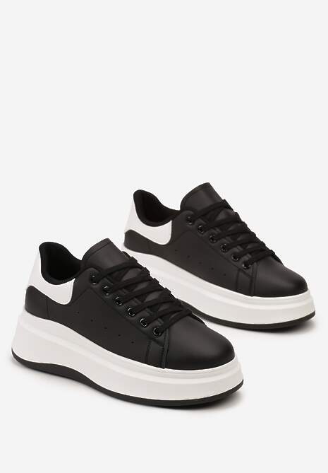 Czarne Sneakersy na Grubej Podeszwie z Perforacją i Ozdobą Gumowym Misiem Aireth