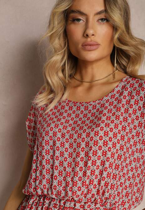 Czerwona Sukienka o Rozkloszowanym Kroju z Gumką w Talii i Krótkim Rękawem Tulemia