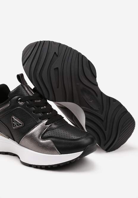 Czarne Sneakersy z Metalicznymi Ozdobami i Perforacją Larivna